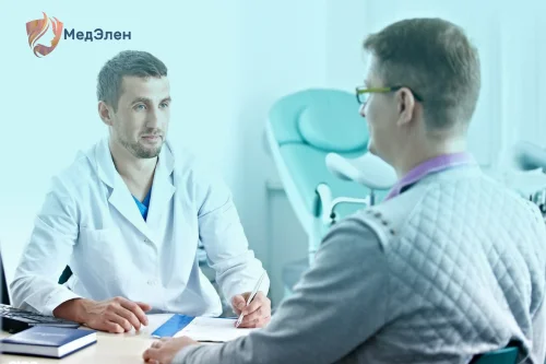 Врач контролирует пациента